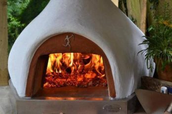 Lighting your woodfired oven