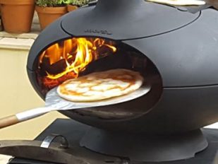 Cooking a Pizza on the Morso Forno